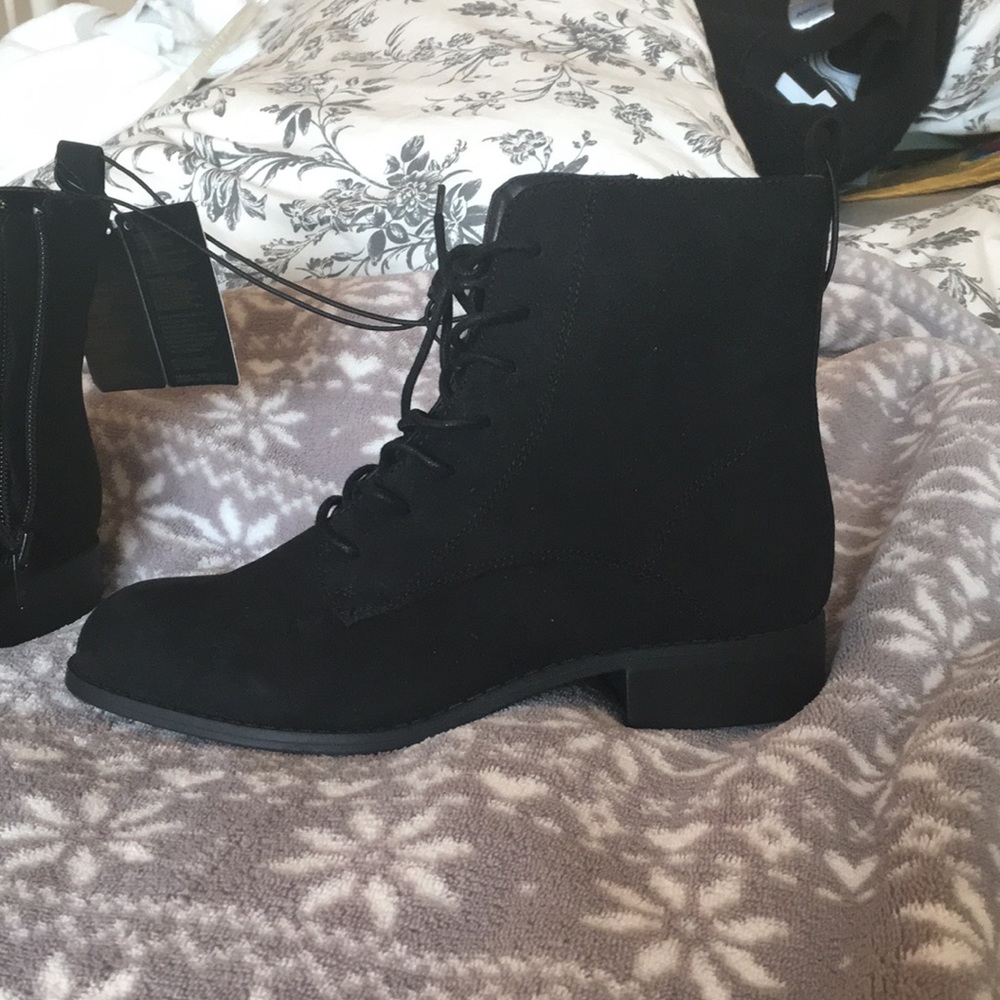 Forever21 black lace up zipper boot